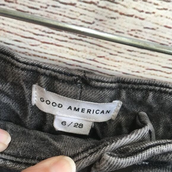 GOOD AMERICAN THE WEEKENDER DISTRESSED‎ JEANS IN DARK GRAY - Picture 7 of 9